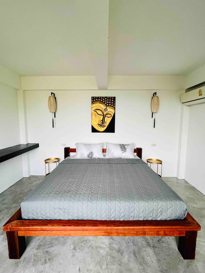 Dormitorio n .º 2: todos los dormitorios tienen camas tamaño king y aire acondicionado.