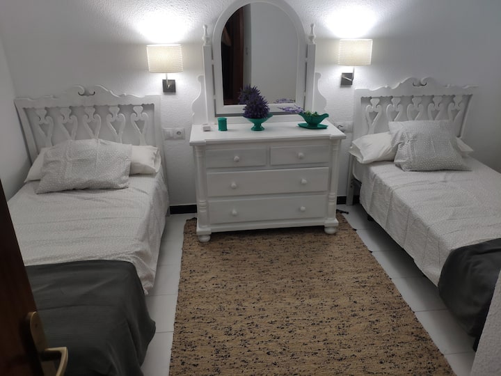 Dormitorio person person