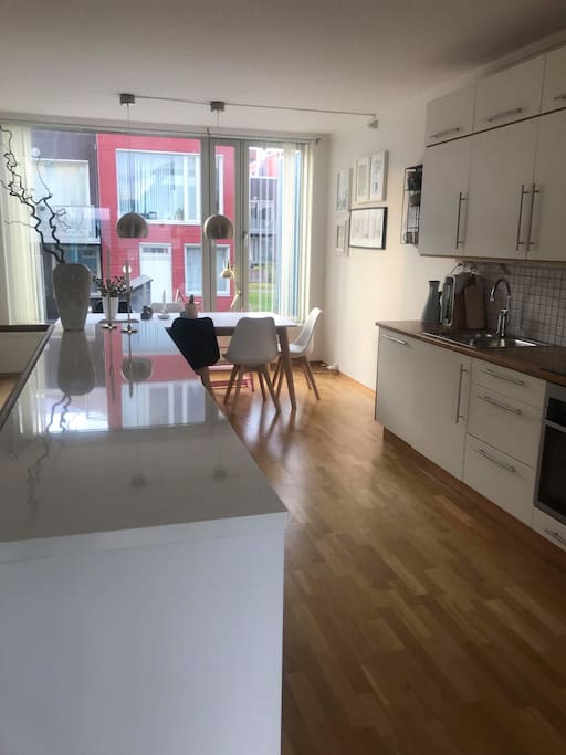 Kjøkken, spisestue / Kitchen, dining area