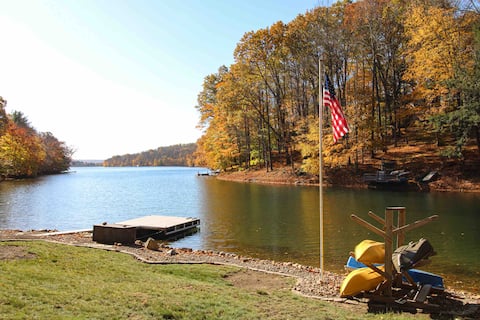 LakeDreams, Luxury 5 Bedroom, Lakefront, Hot Tub