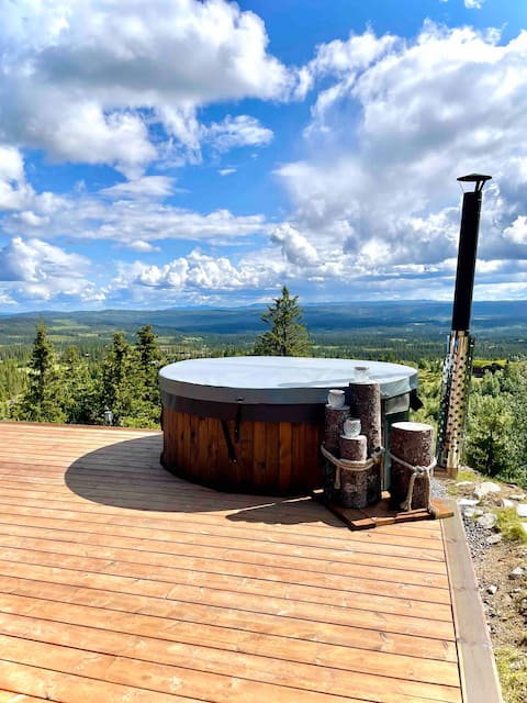 Charming mountain lodge w/ amazing views!