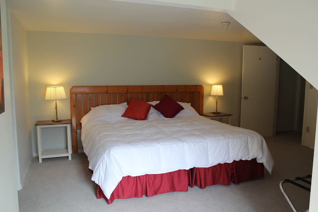 Tara Shanti Glacier view Bedroom - Red Room