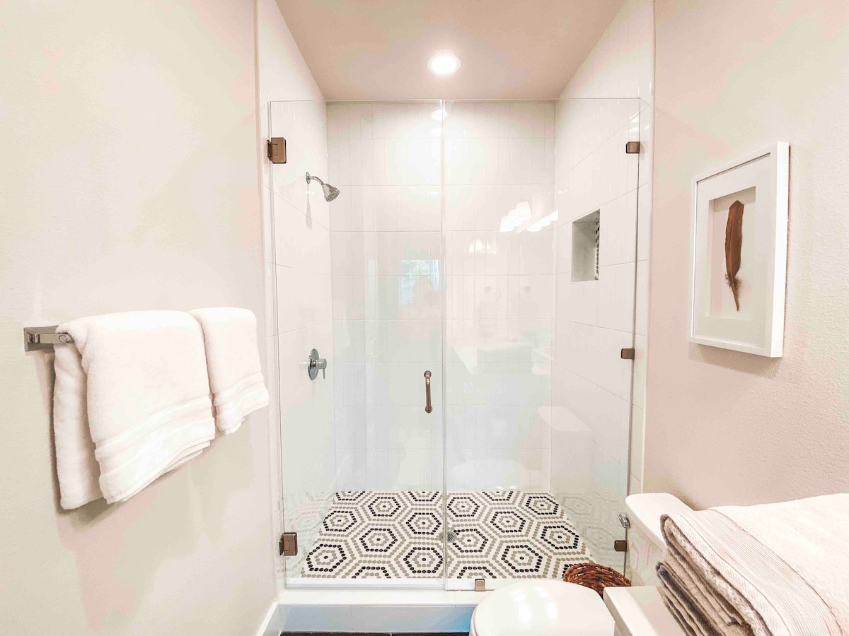 Brand New Studio Apartment with Private Entrance