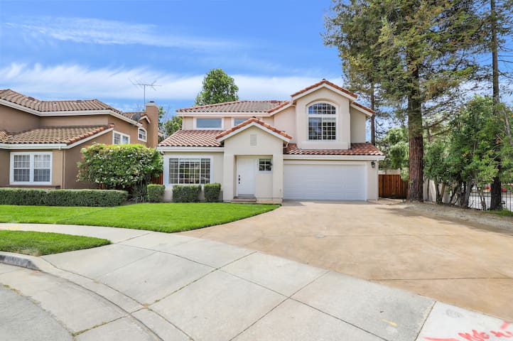 MSP2: Remodeled Executive 4 bd/3 ba Home