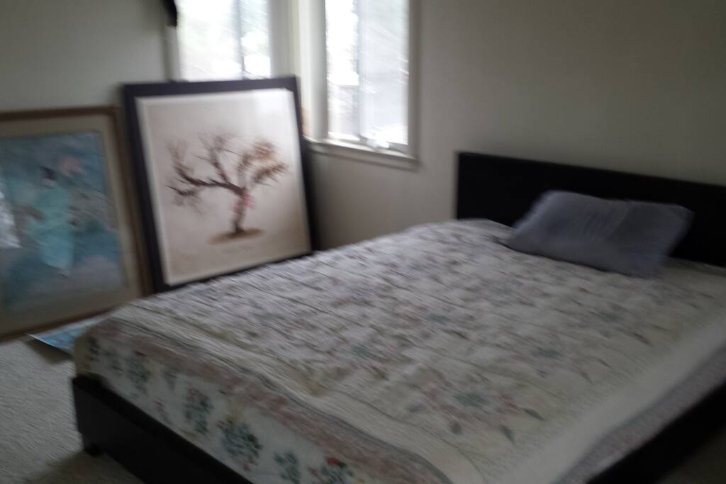 more views of the bed.