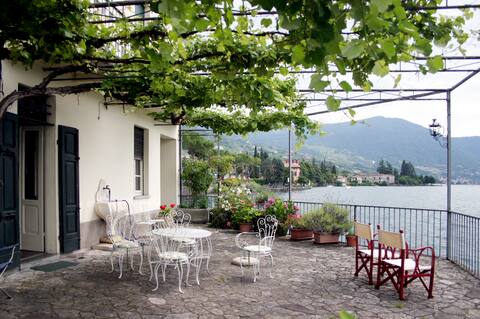 Beautiful house on the Iseo lake