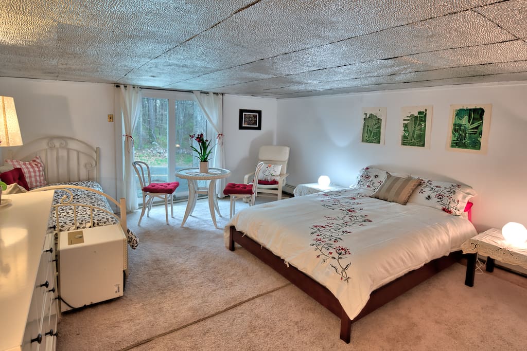 this is the bedroom for the listing called pink house - different price but also available