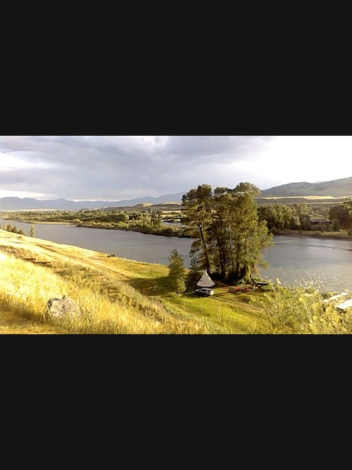 Dreamy location on the banks of the Yellowstone River....