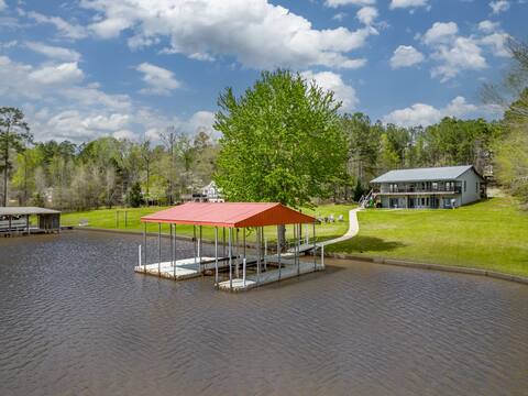 Sunset Estate 7 bedrooms, Sleeps 18! + Game Room