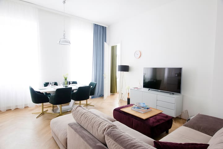 Three-Bedroom Apartment – Opera