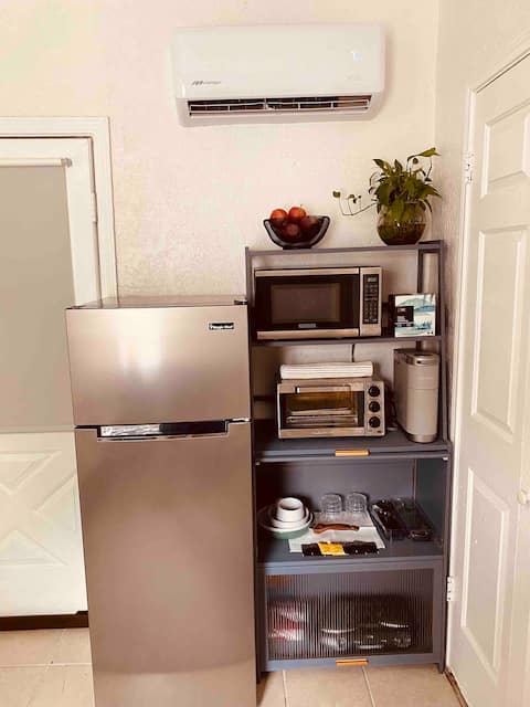 Top performing Airbnb: Hidden Gem w/1G WiFi & Free Parking Near Downtown in Northside / Northline