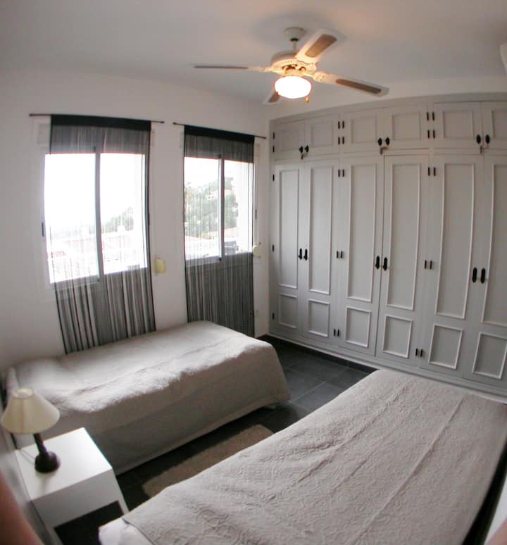 Chambre 2 personnes avec 2 lits simples (rez de chaussée)