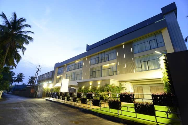 Superior Room At A Luxury Hotel In Alibaug - Alibag