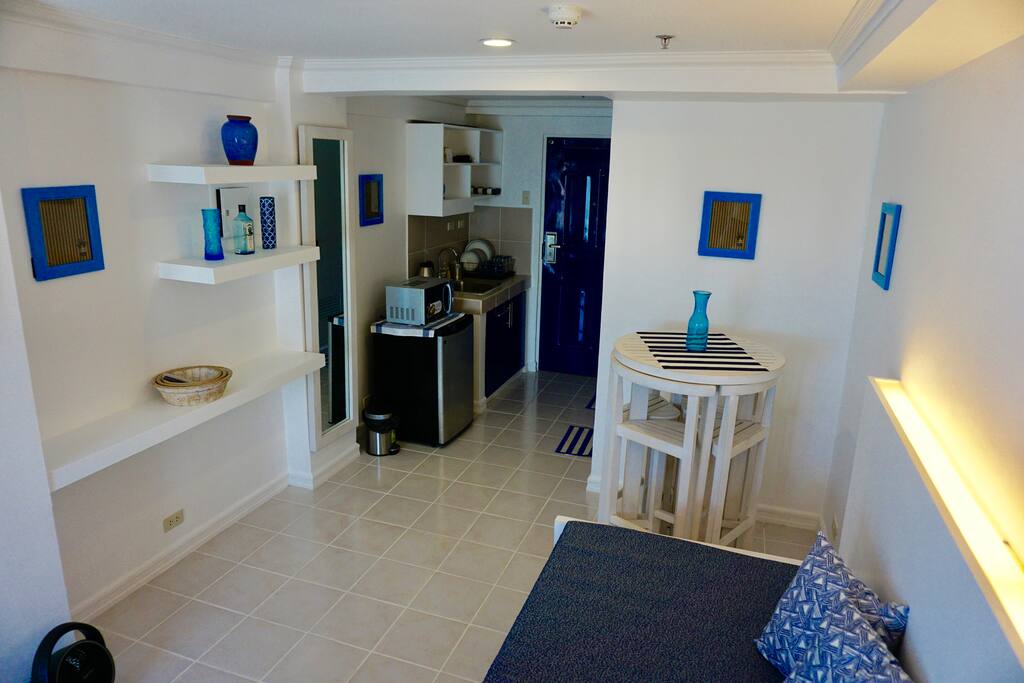 Dining Table with Basic-equipped kitchen