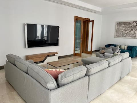 Anuncio de Airbnb popular: Fdez Amazing House by Cathedral/Giralda +Pool en El Arenal