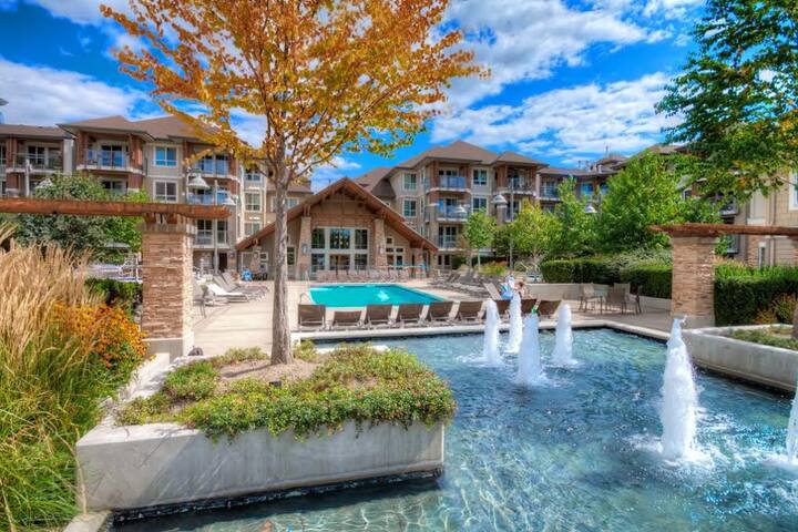 Luxury First Class Resort 1 Bedroom & Den Condo