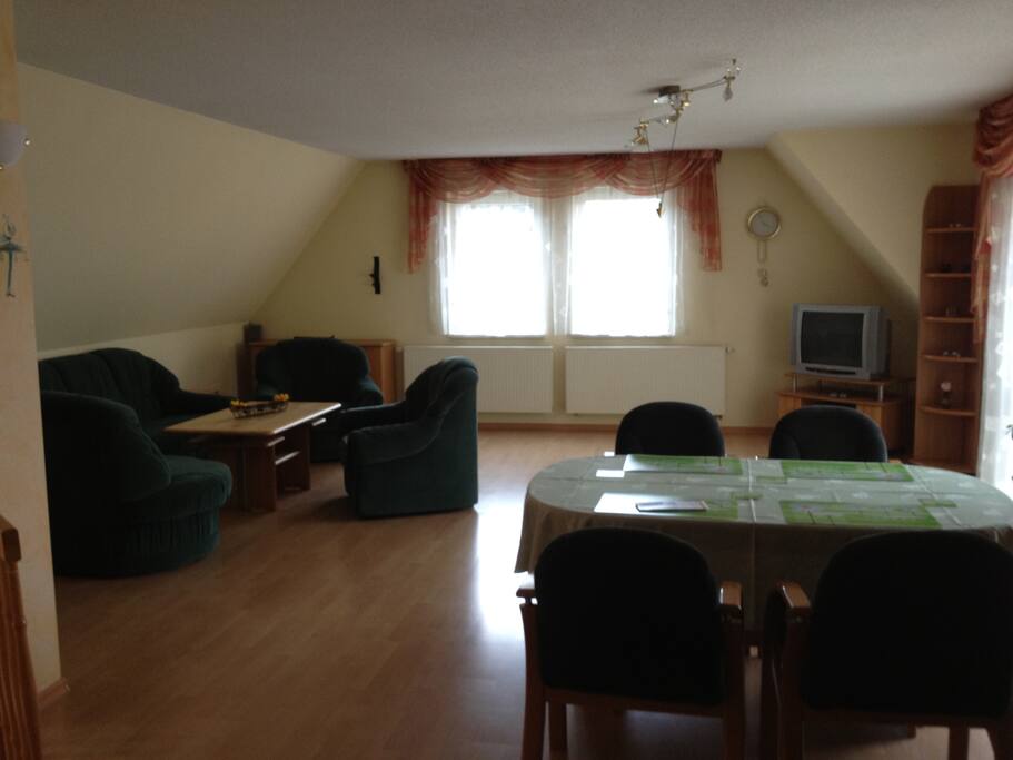 Wohnzimmer mit Ausziehcouch