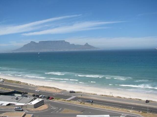 2 Bdrm Beachfront Apartment with awesome sea views