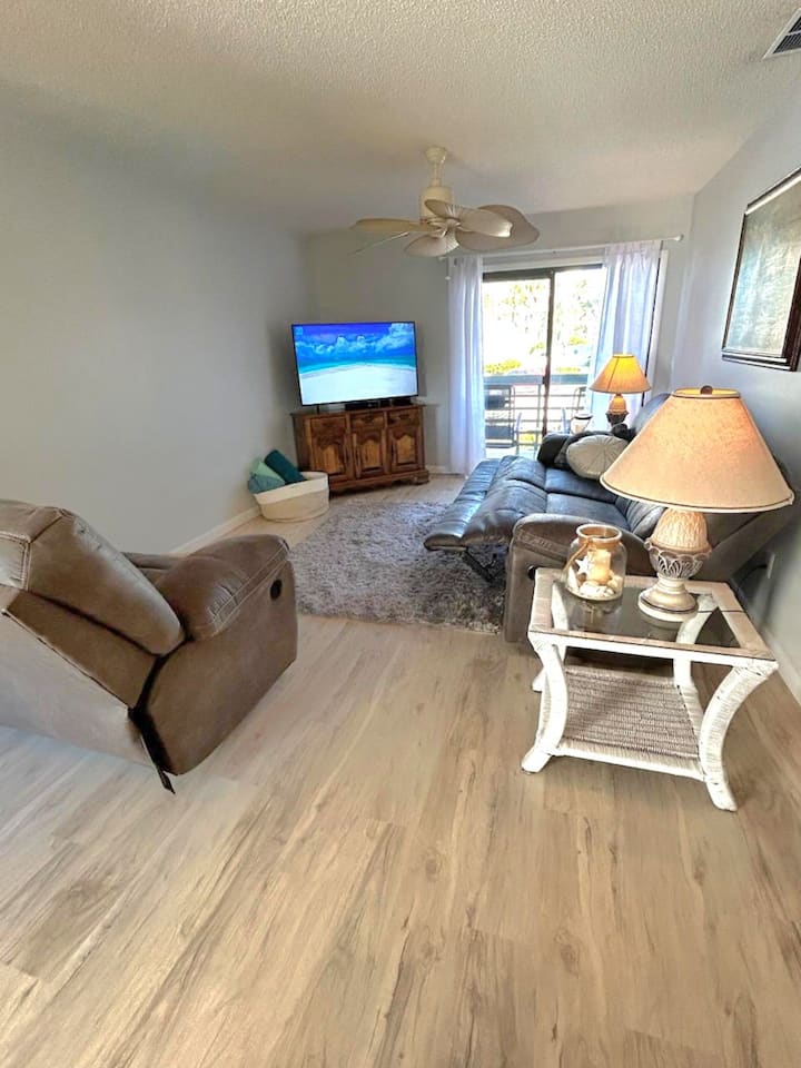 M's Place -New Deals -H Pool, Gym, Walk 2 Beach. - New Smyrna Beach, FL