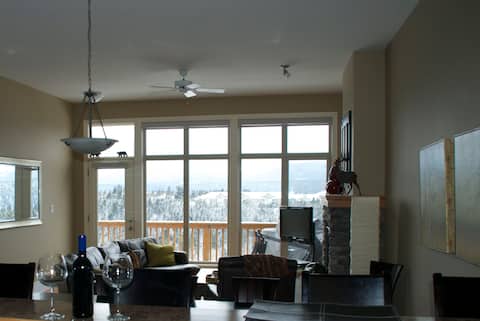 Top Airbnb: Great Mountain Views near Golf, Skiing and Hiking in Radium Hot Springs