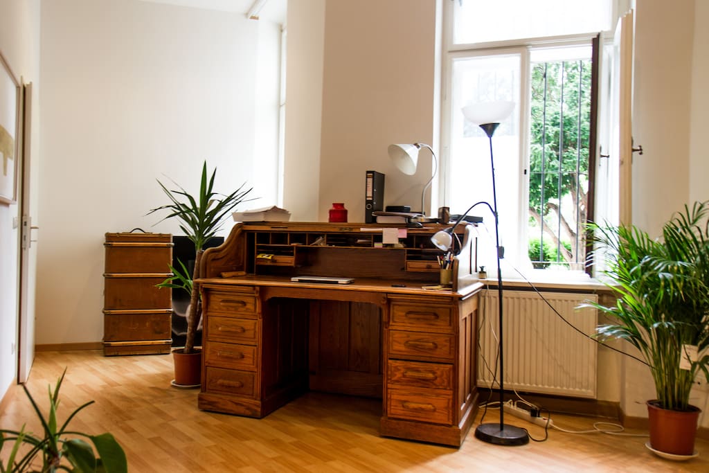 Wohnzimmer - Living Room - old vienna writing desk