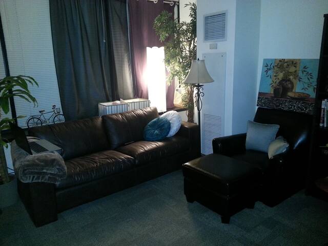 Cozy bedroom - Upper East Side