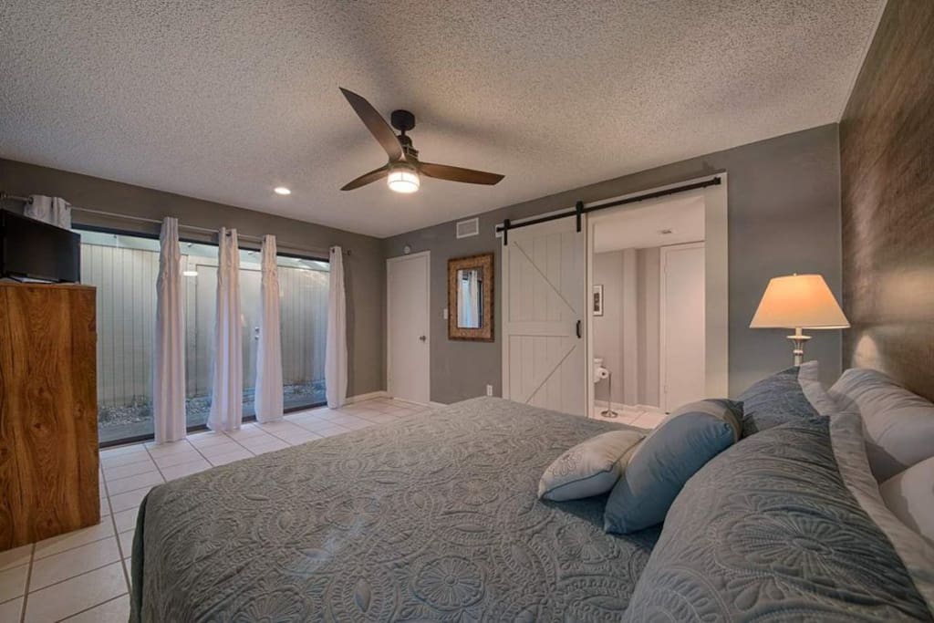 Downstair bedroom - 1 king