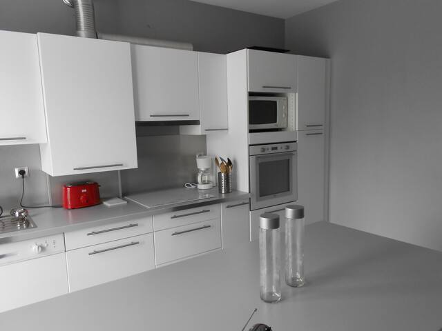 Entire home with 3 bedrooms in Pau - APPART 3 CH refait à neuf au calme