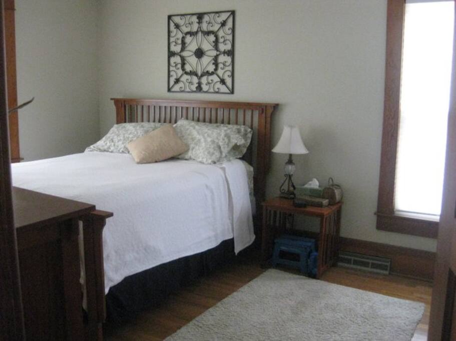 Queen bed with adjoining bathroom with shower/tub.