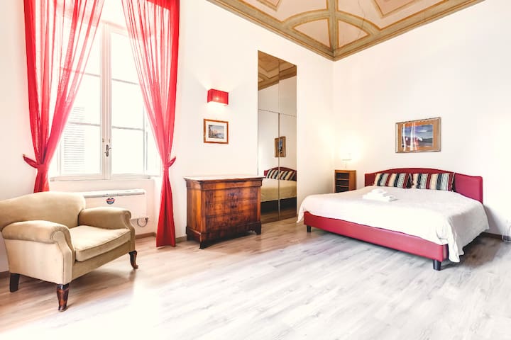 Rampa Mignanelli Apt – next Spanish steps gallery image 2