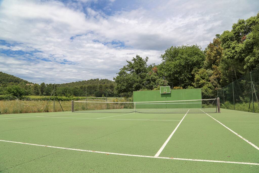 TERRAIN DE TENNIS