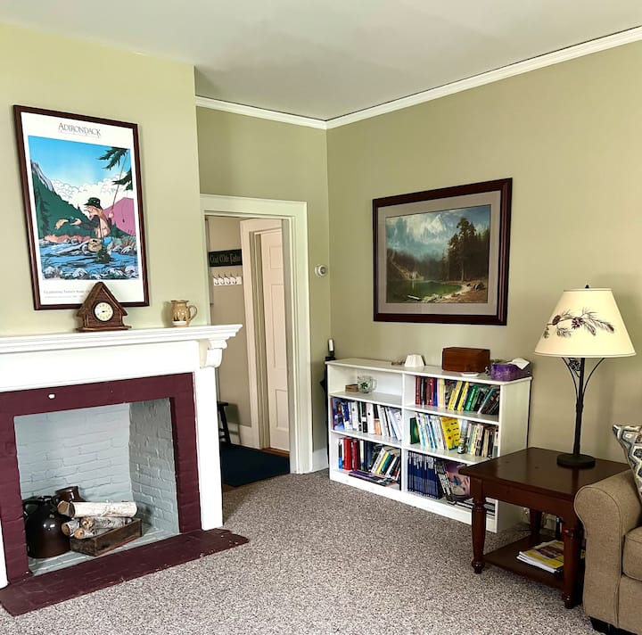Historic Colonial Revival 1brm Apt - Saranac Lake, NY