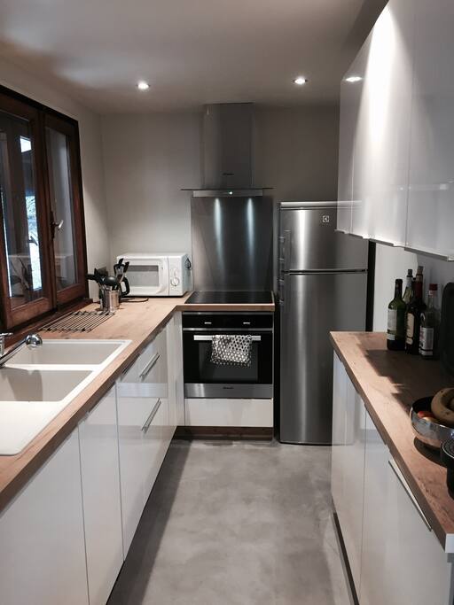 La cuisine juste rénovée / Newly refurbished kitchen