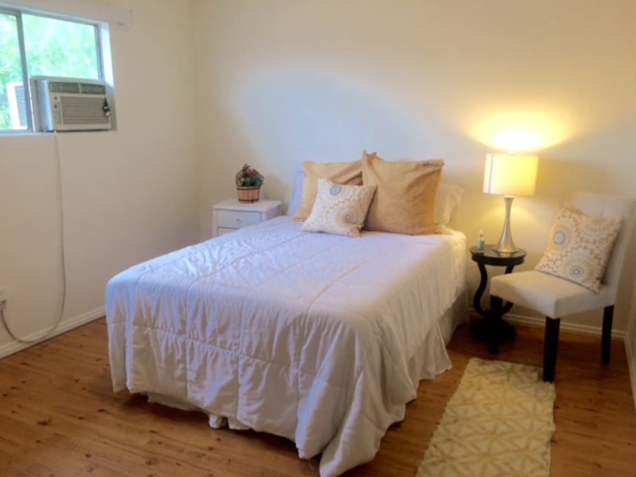 Cozy, light, and bright private room