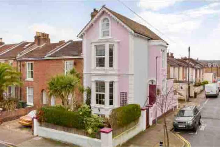 Character Victorian Villa  2 dble/twin-parking
