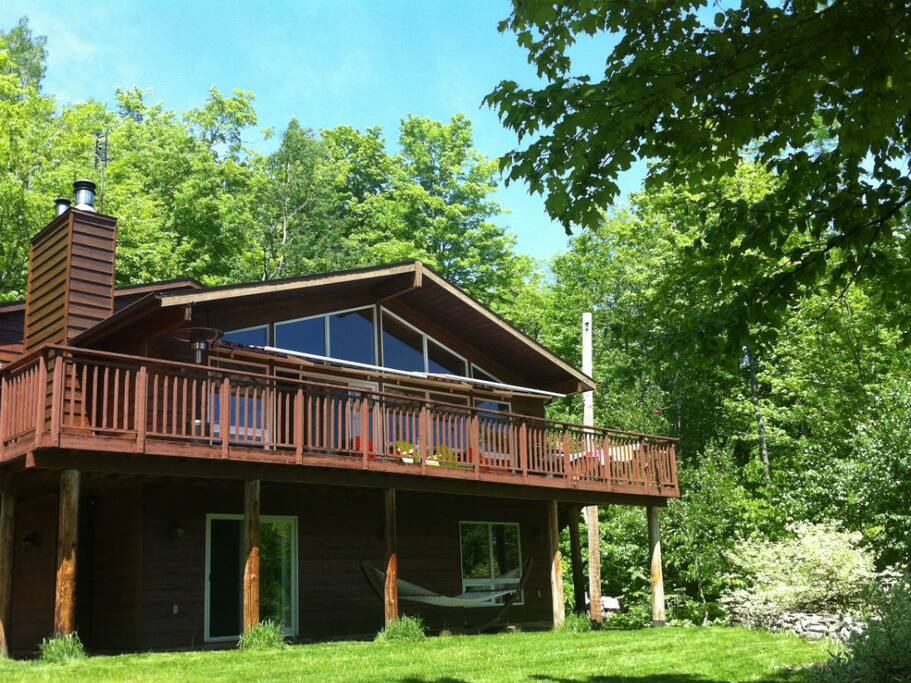 Chalet de style suisse contemporain. Très discret.
