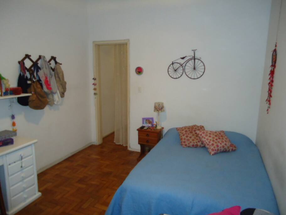 Mesmo quarto por outro angulo.