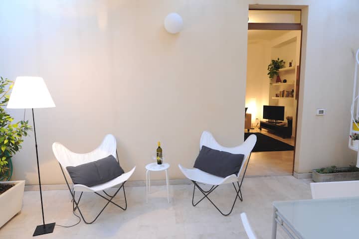 Apt with patio_Historic Center @A&G