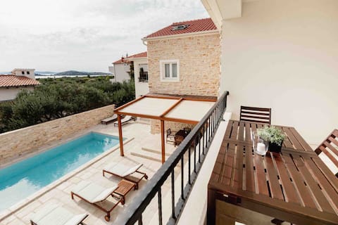 Apartment with sea view