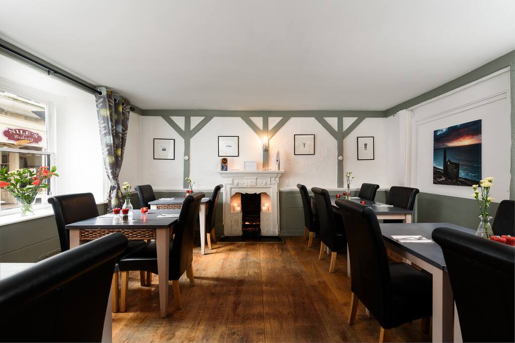 Restaurant Room 1