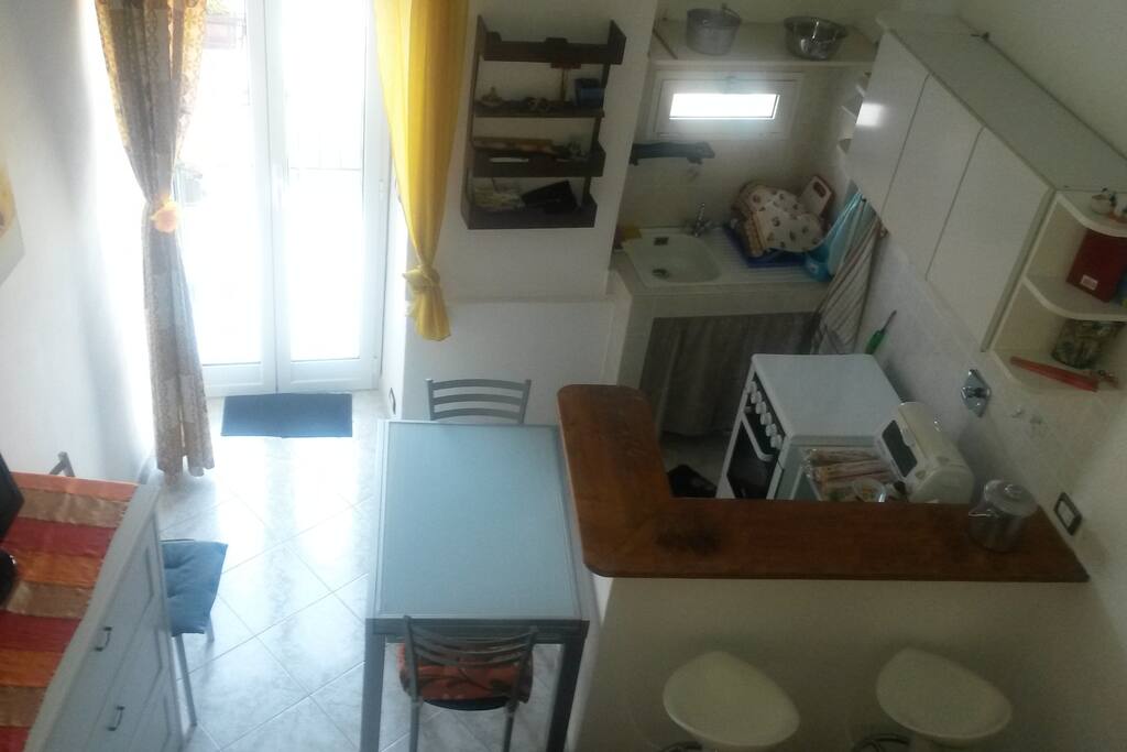 angolo cottura e soggiorno