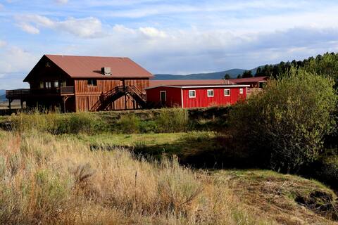 100+ Acre Guest Ranch w/ Fishing Pond - Sleeps 30!