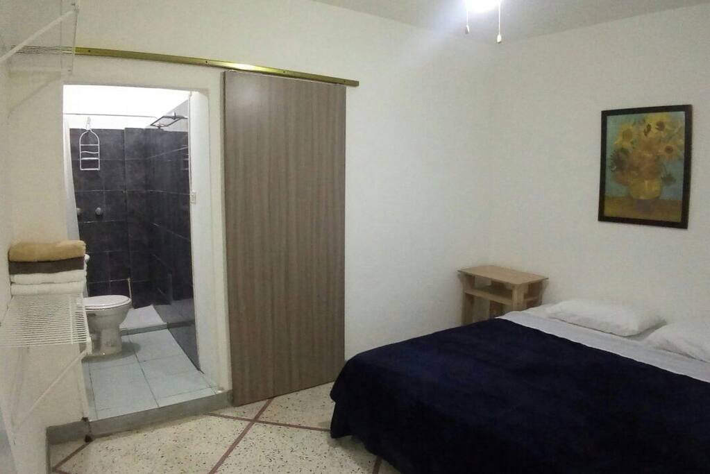 alcoba con baño