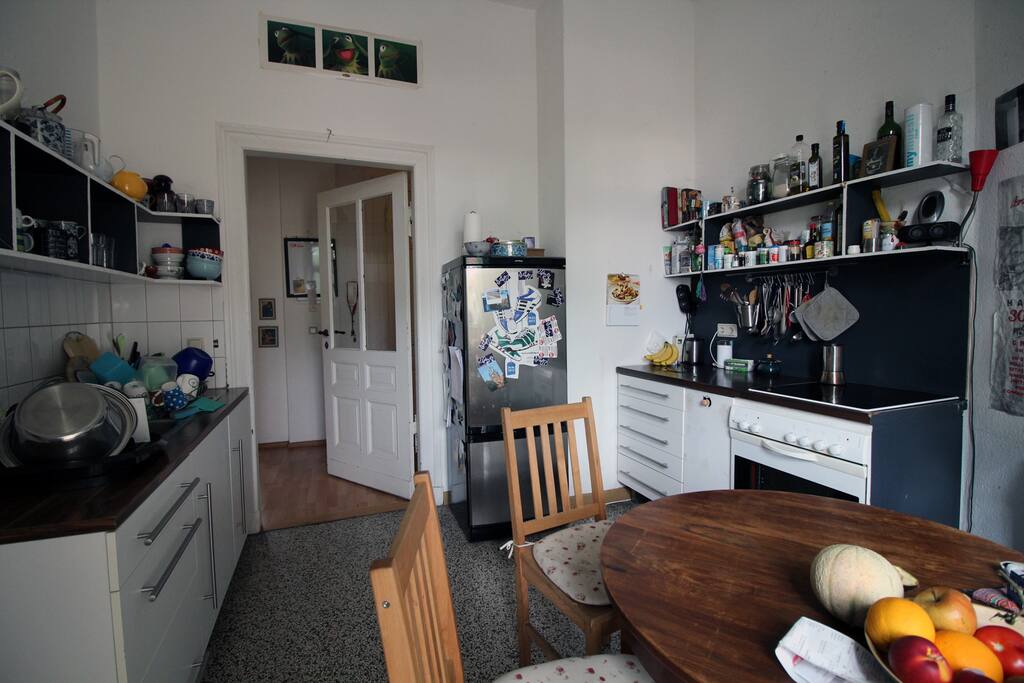 Die Küche zur Mitbenutzung * Shared Kitchen