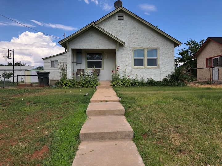 Cozy Cottage Close to Everything Houses for Rent in Blanding, Utah
