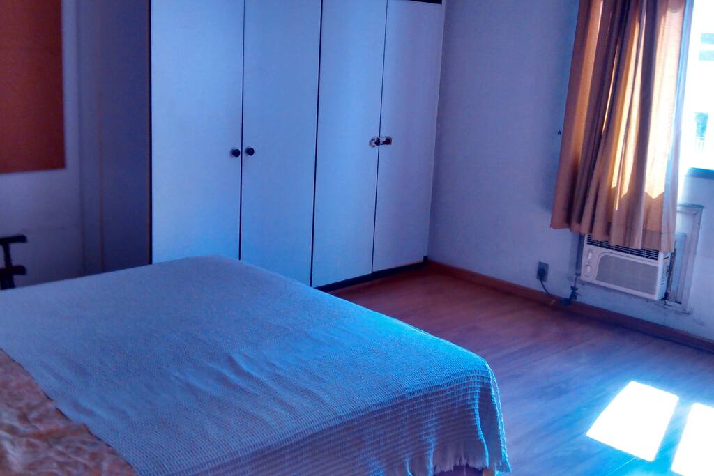 Bedroom with queen size bed