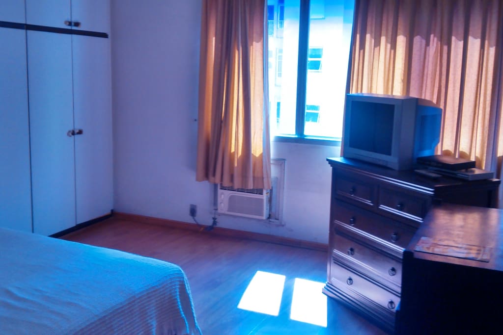 Bedroom with queen size bed