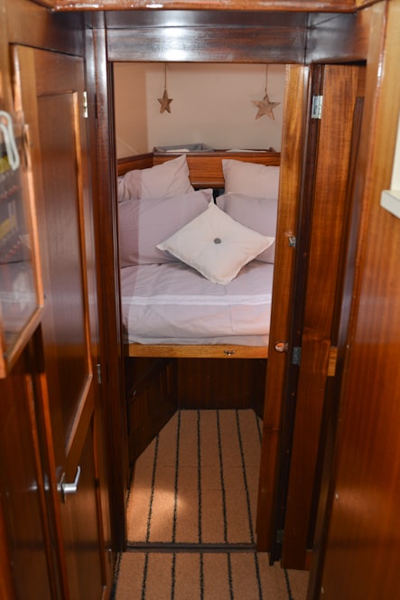 Стая с малко двойно легло