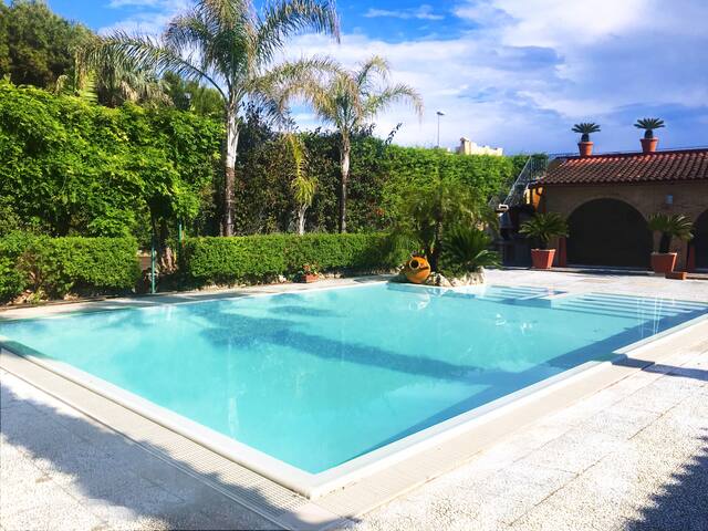 Villa Thalissa with pool and Jacuzzi