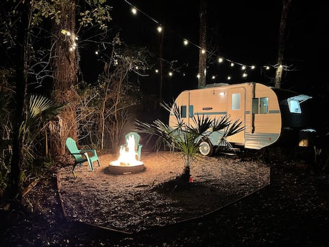 Cute Retro Camper Near Weeki wachee Springs